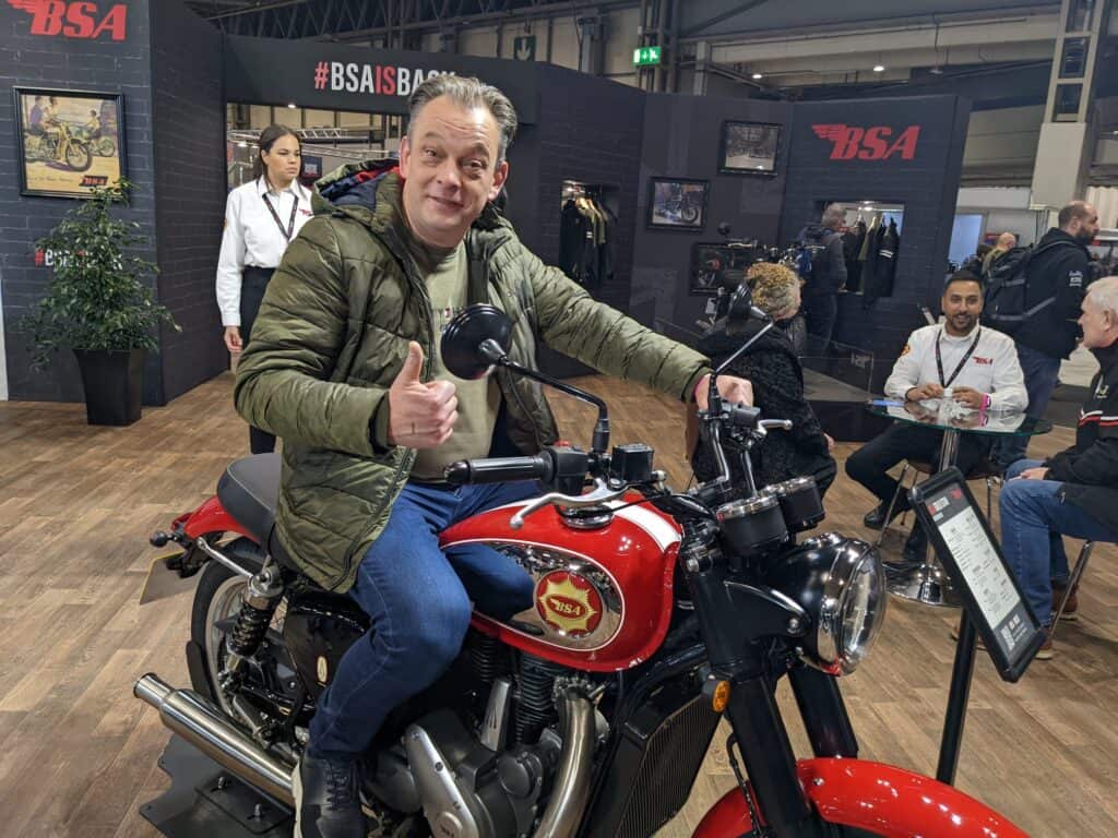 Jan Frank Bakker bij de introductie van de BSA Gold Star 650 in Birmingham | JFB Motoren